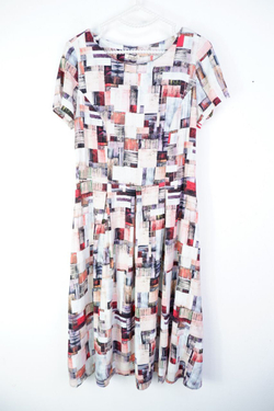 Платье JADO приятной расцветки 44 размер