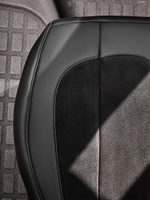 Чехлы Люкс VOLVO FH-13 после 2018 года: водитель от сиденья, пассажир от стойки кабины (один вырез под ремень) (экокожа, черный, черная вставка)