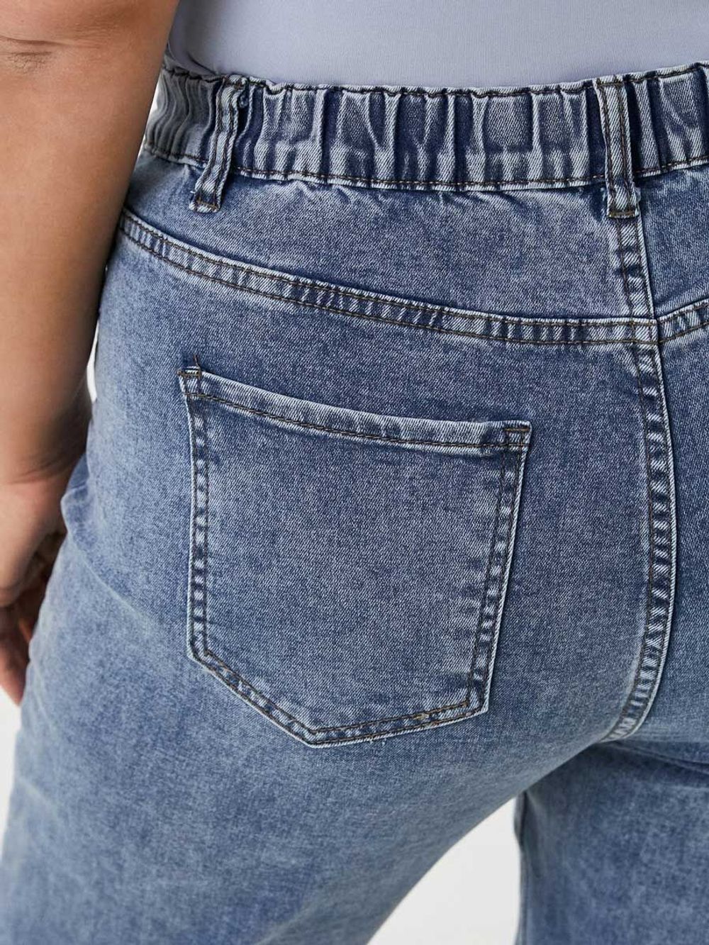 Джинсы на молнии