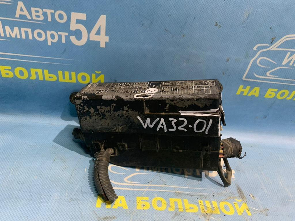 Блок предохранителей подкапотный NISSAN CEFIRO 1998