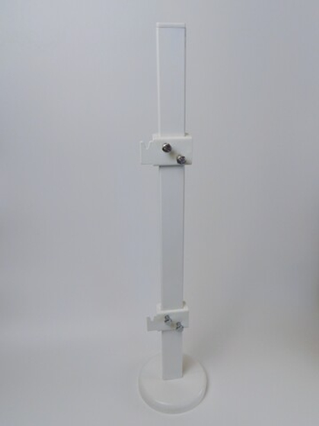 А11.12К (ст.30*10) Кронштейн напольный регулируемый. Крепление за скобы на задней панели радиатора с крышкой на основание