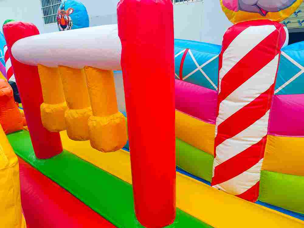 Коммерческий надувной батут «Парк развлечений», 14*6*7 м.