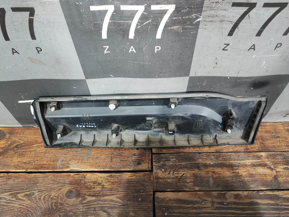 Накладка двери задней правой Geely Coolray 19-нв Б/У Оригинал 5081037900