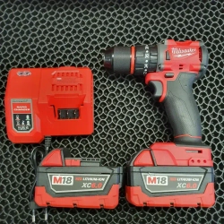 Milwaukee Дрель-шуруповерт, 18 В, 100 Нм, 2 АКБ