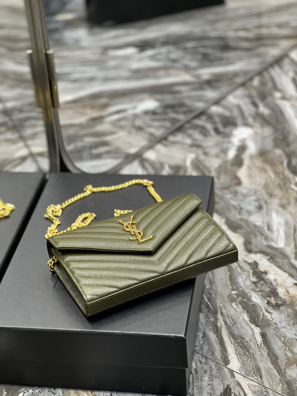 Saint Laurent WOC 22 cm