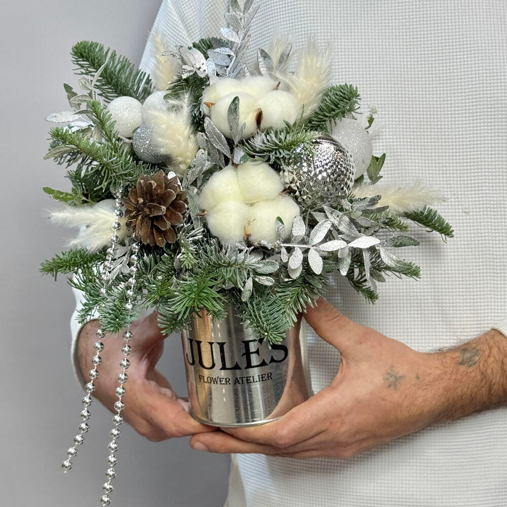 «Хром» композиция из нобилиса (ели) с декором