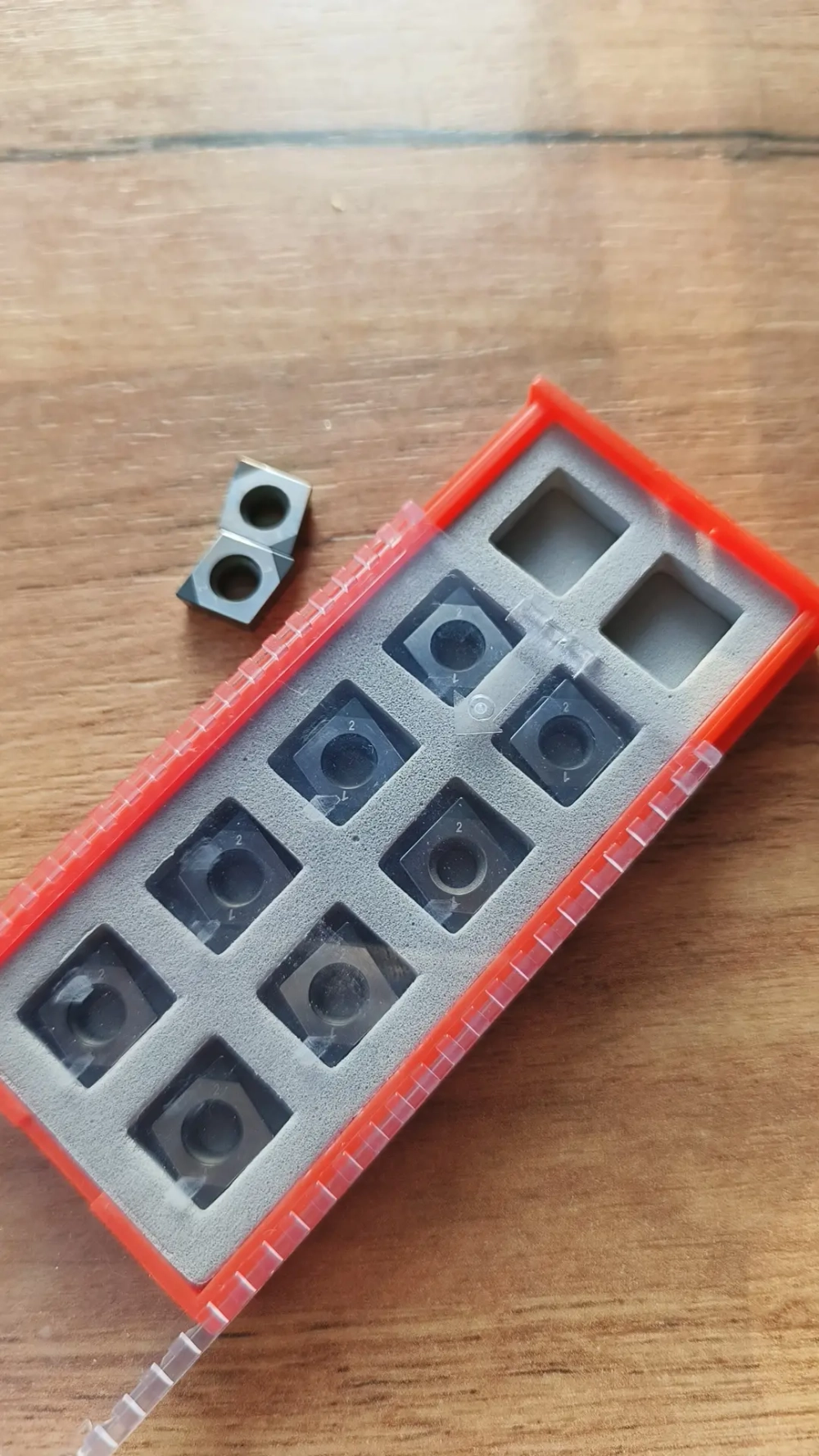 Пластина CBN CCMT09T304‑CBM MT802 для точения закаленных сталей