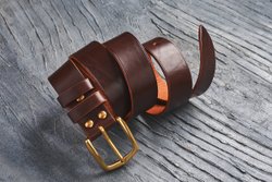 Ремень из гладкой итальянской кожи, цвет «коньяк», латунная пряжка