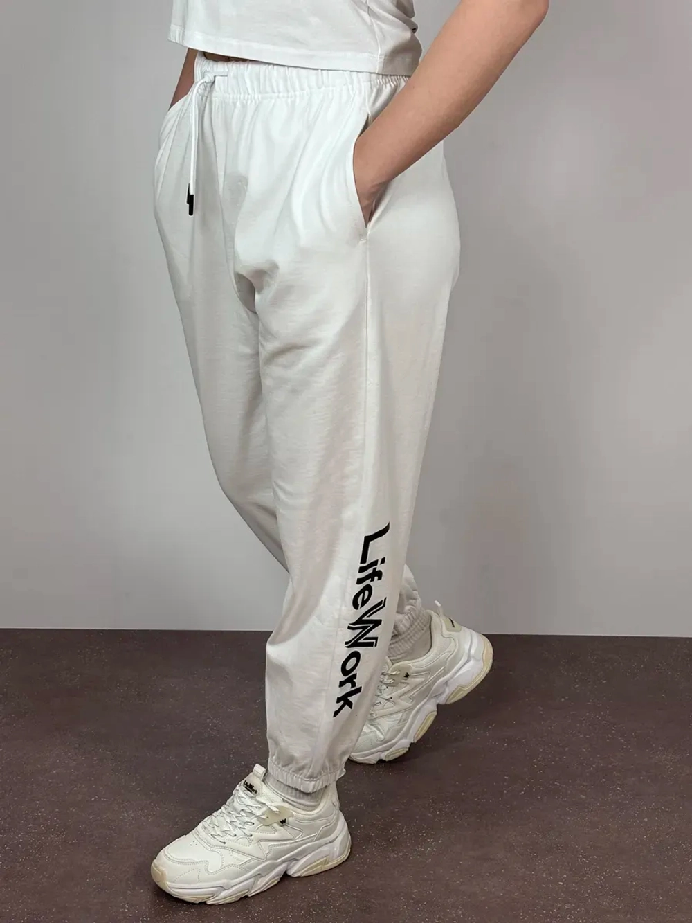 Брюки джоггеры свободного кроя с высокой посадкой