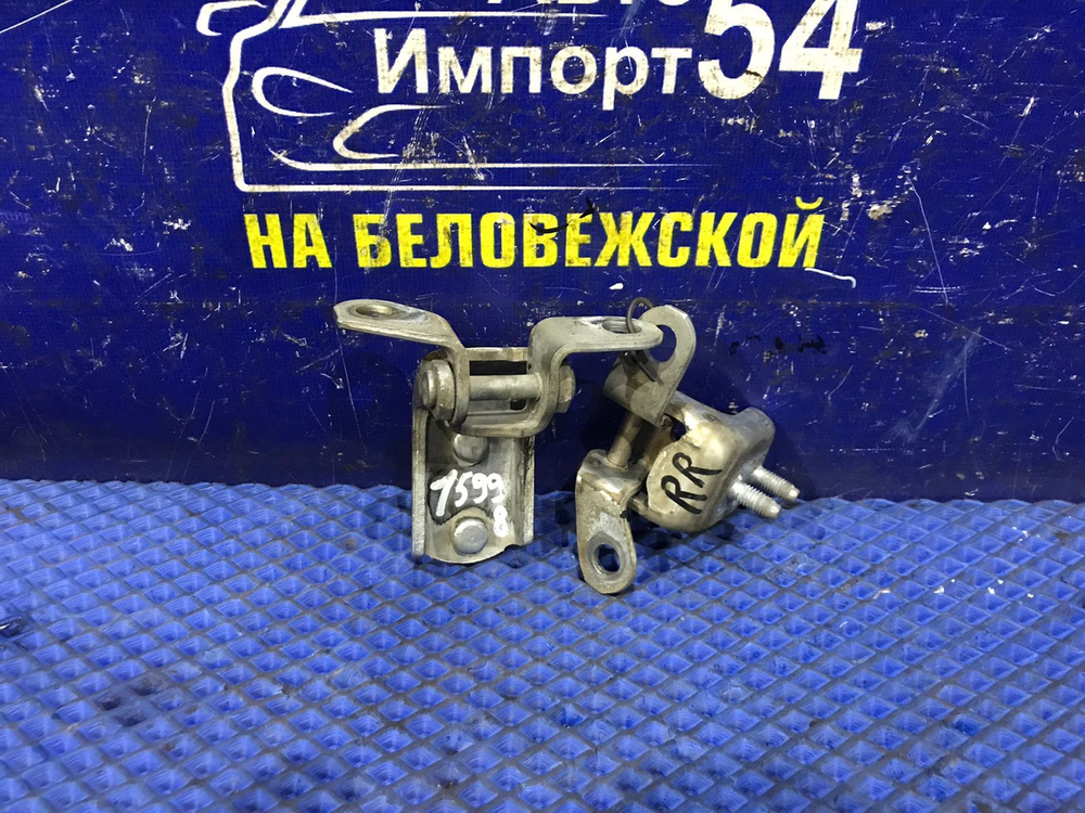 Петля двери задней правой TOYOTA RAV4 2000-2005