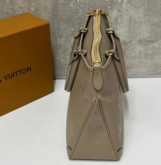 Сумка Louis Vuitton Trianon MM бежевый