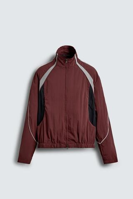 ZARA ТЕХНИЧЕСКАЯ КУРТКА В СТИЛЕ КОЛОР-БЛОК С КОНТРАСТНЫМИ ДЕТАЛЯМИ, БОРДОВЫЙ
