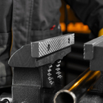 Тиски слесарные BVH-200, 200 мм, поворотные, стальная направляющая, с наковальней //Denzel