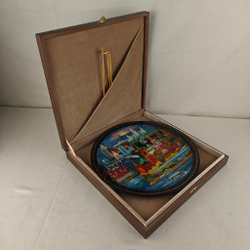 Коллекционная тарелка "Москва" с росписью (лаковая миниатюра)