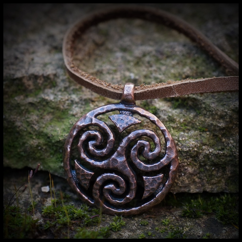 Кулон подвеска "Трискель" круг , бронза