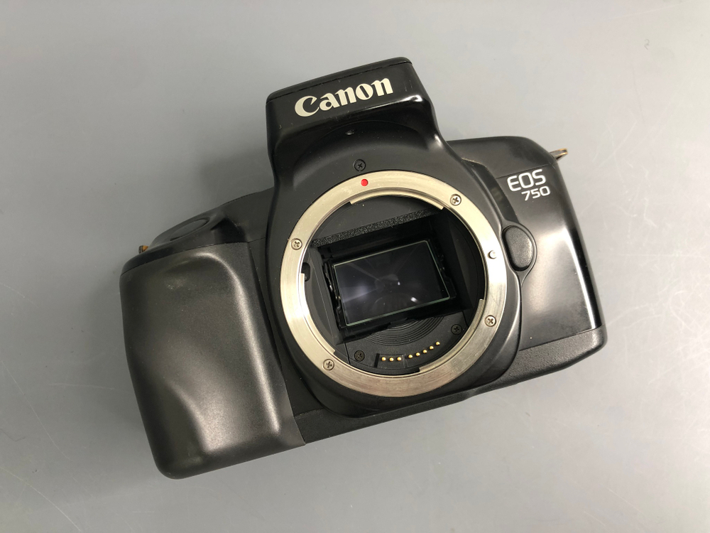 Canon EOS 750