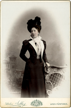 Серия студийных фотопортретов. Австро-Венгерская Империя. Конец XIX – начало XX века.