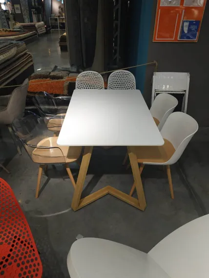 Стул Bjorg с белой спинкой