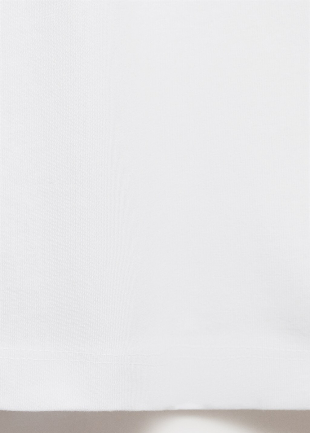 Футболка с V-образной горловиной