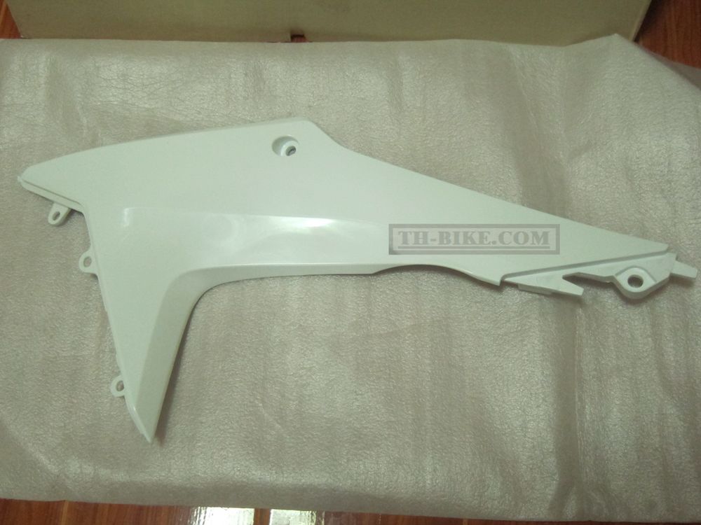 19045-KZZ-900ZC, 19095-KZZ-900ZC. SHROUD RAD., L. RR. NH196 White