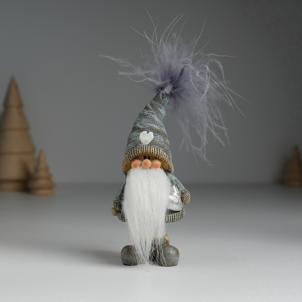 Фигурка полистоун Дед Мороз в колпаке с сердечком, со звёздочкой МИКС