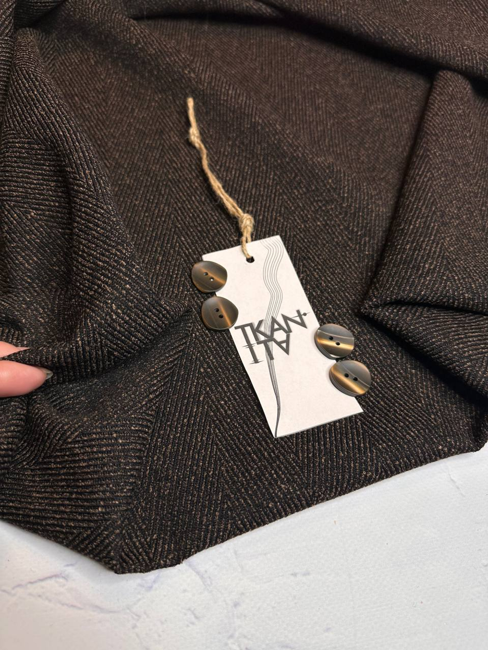 Костюмно-плательный смесовый твид букле (Piacenza, 55%шерсть/11%полиамид/34%вискоза, Темный мускат с золотой пылью/крупная елочка, 152, 336 гр/м2)