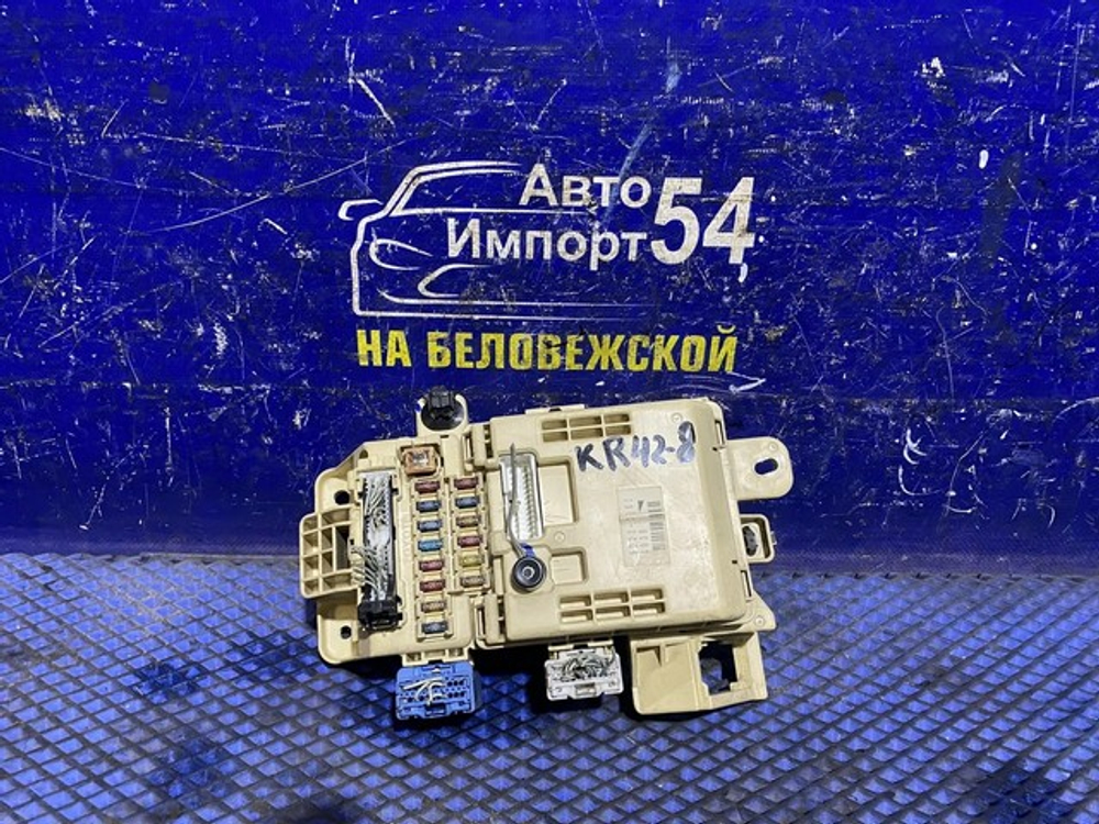 Блок предохранителей салонный TOYOTA LITEACE 1999