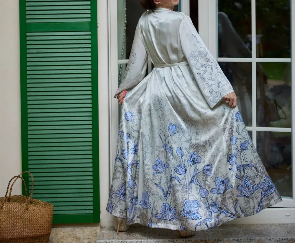 Халат-кимоно шелковый Mollen Тюльпаны в жемчужно-белом