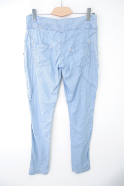 Джинсы светлые с вышивкой 42 размер