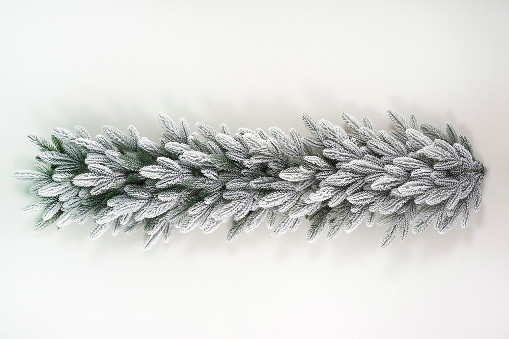Гирлянда рождественская Романовская заснеженная