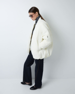 Бомбер на пуху молочный