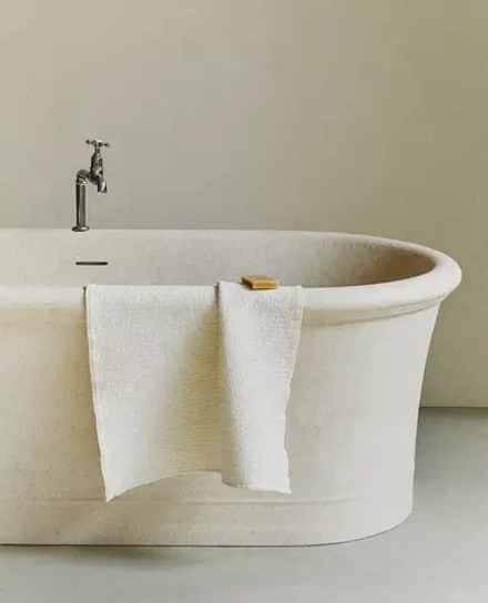ZARA HOME КОВРИК ДЛЯ ВАННОЙ С РЕЛЬЕФНОЙ ФАКТУРОЙ, ЦВЕТ СЛОНОВОЙ КОСТИ