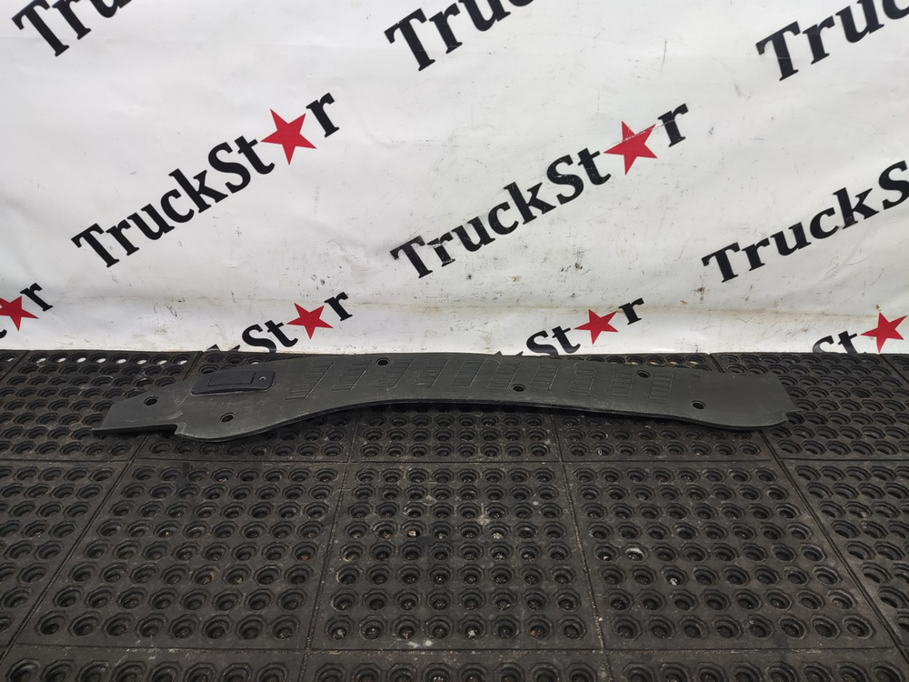 Накладка порога правая 2023г.