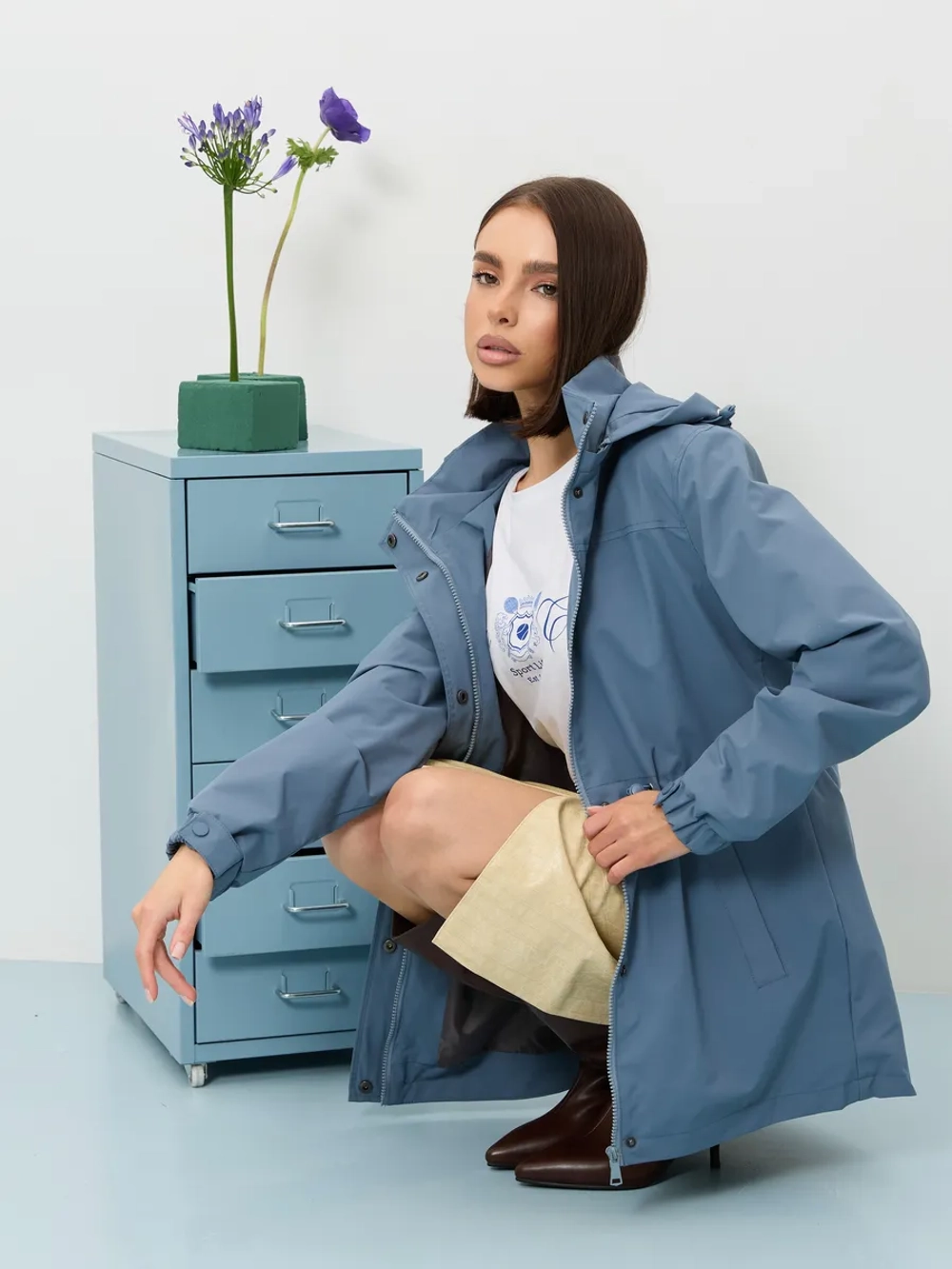 Ветровка с капюшоном удлиненная