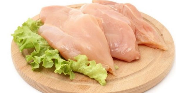 В РФ продолжают снижаться продажи куриного мяса