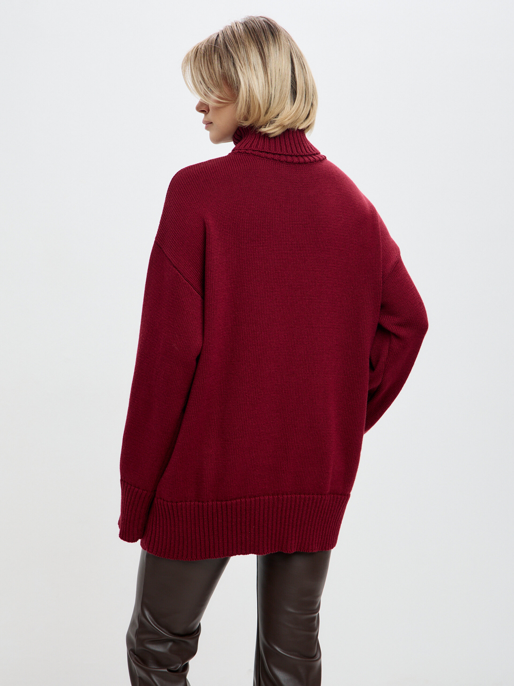Бордовый свитер