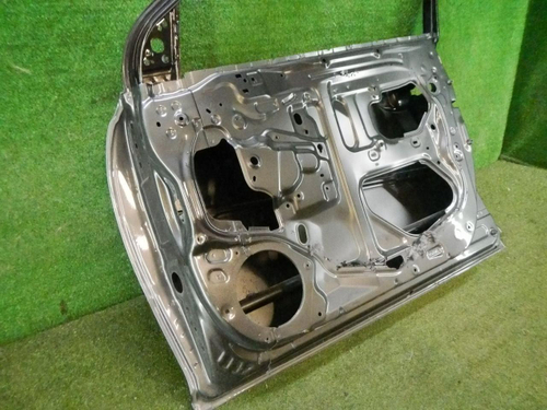 Дверь передняя правая Toyota Avensis 2 Т250 (2003-2009)