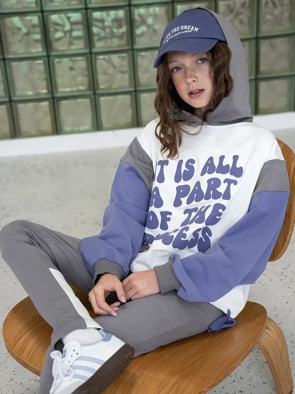 Спортивный костюм для девочки серый