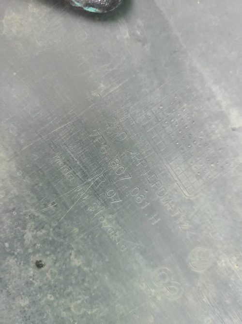 Юбка переднего бампера VW Touareg 2 NF (2014-2018)