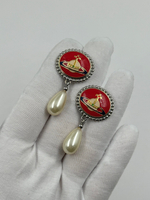 Серьги с красной эмалью и «жемчугом» Vivienne Westwood (только онлайн)