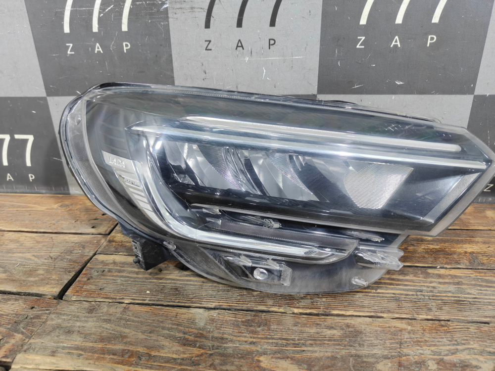 Фара правая LED LADA Vesta NG 22-нв Б/У Оригинал 8450040000
