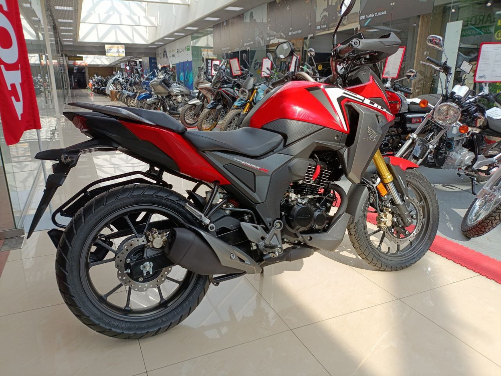 Мотоцикл Honda CB200X