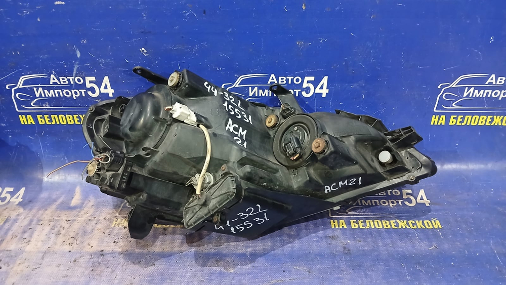 Фара передняя левая TOYOTA IPSUM 2001-2003