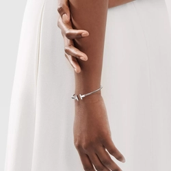 Браслет из белого золота 750 проба, Tiffany. Коллекция T narrow, 💕