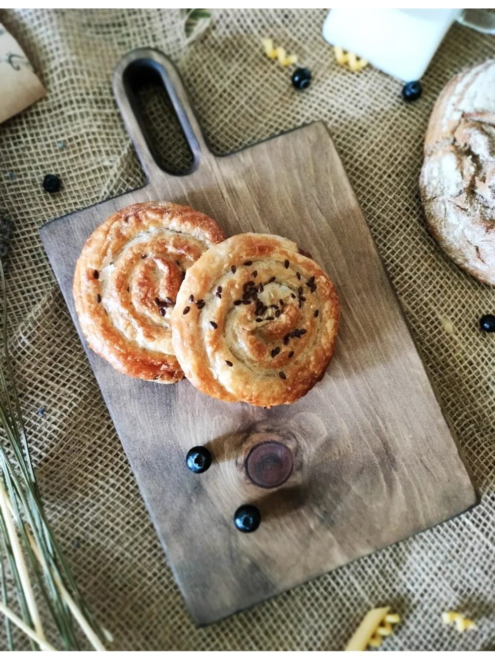 Доска разделочная из дерева сервировочная "Петля"