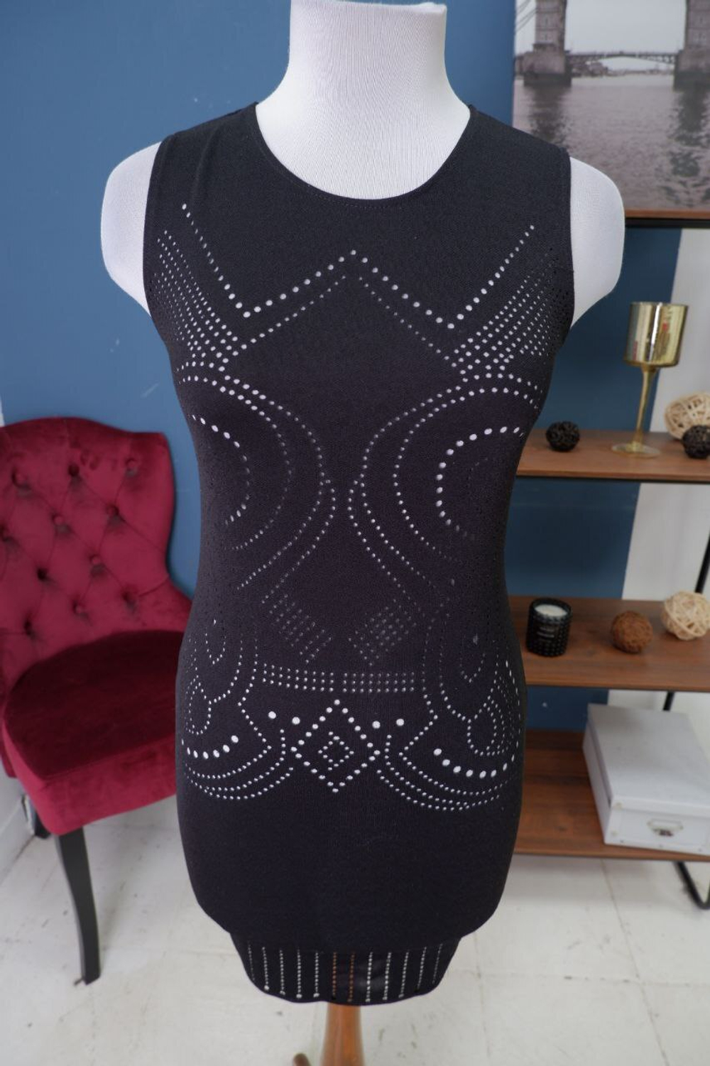 Платье без рукавов 40 размер