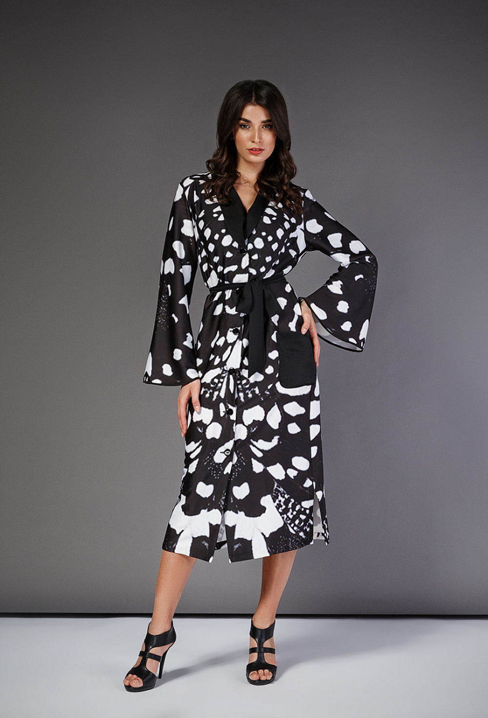 Платье-халат чёрное с принтом 41-19 SS