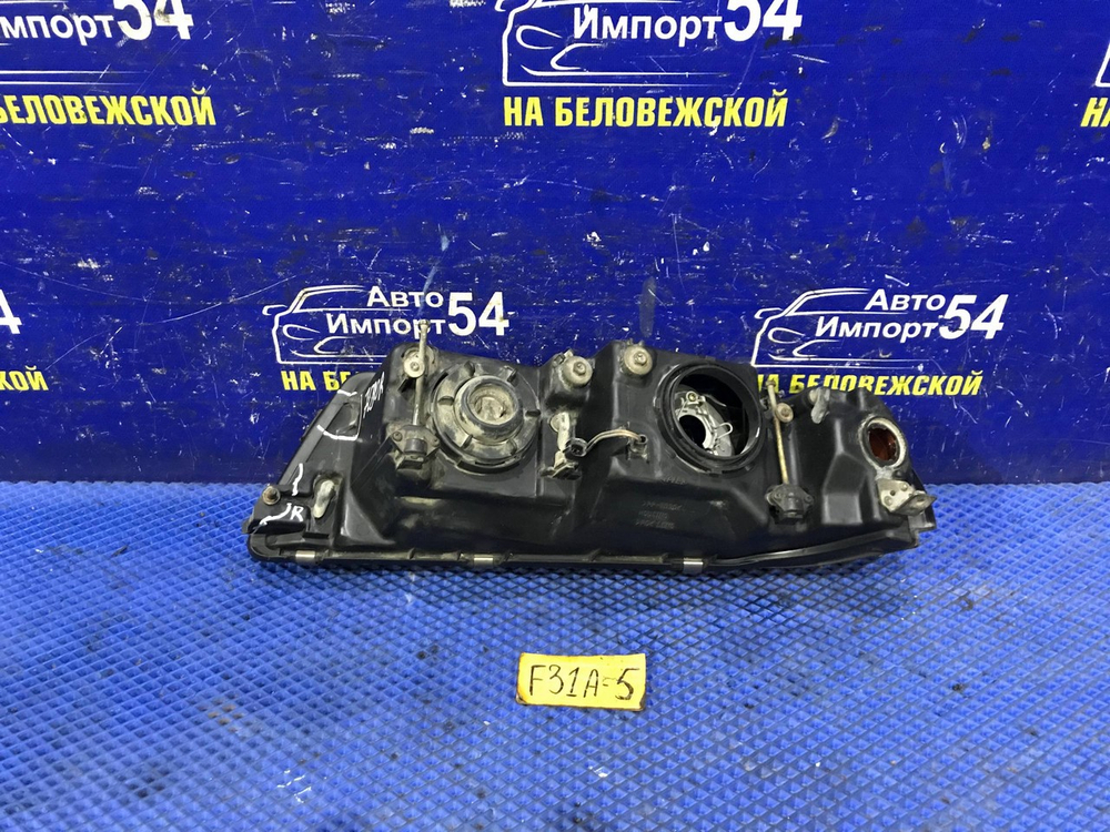 Фара передняя правая MITSUBISHI DIAMANTE 2000