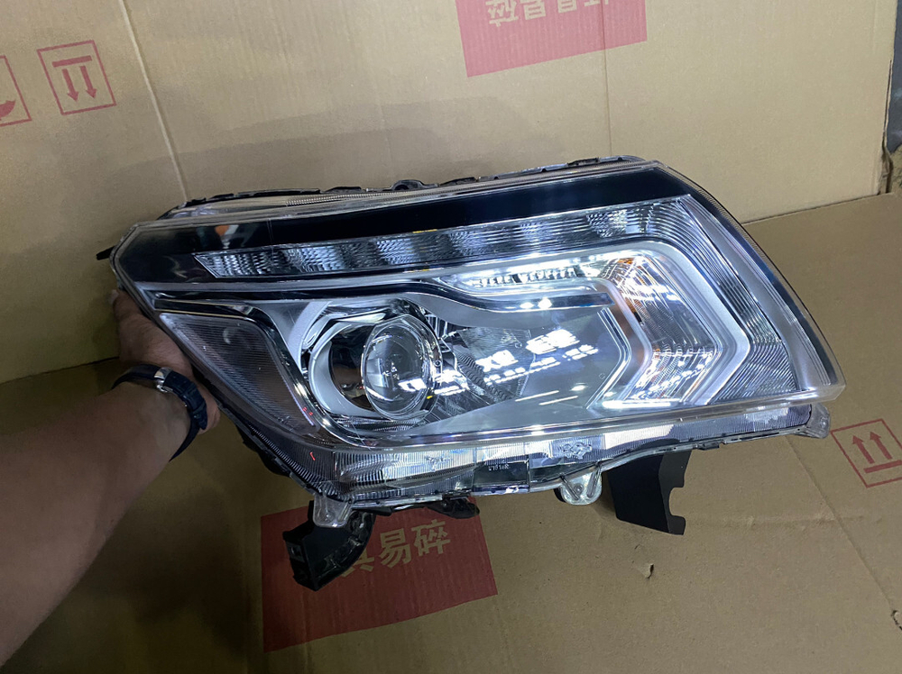 Оригинальная LED фара для Nissan Navara/Terra (, разбор)