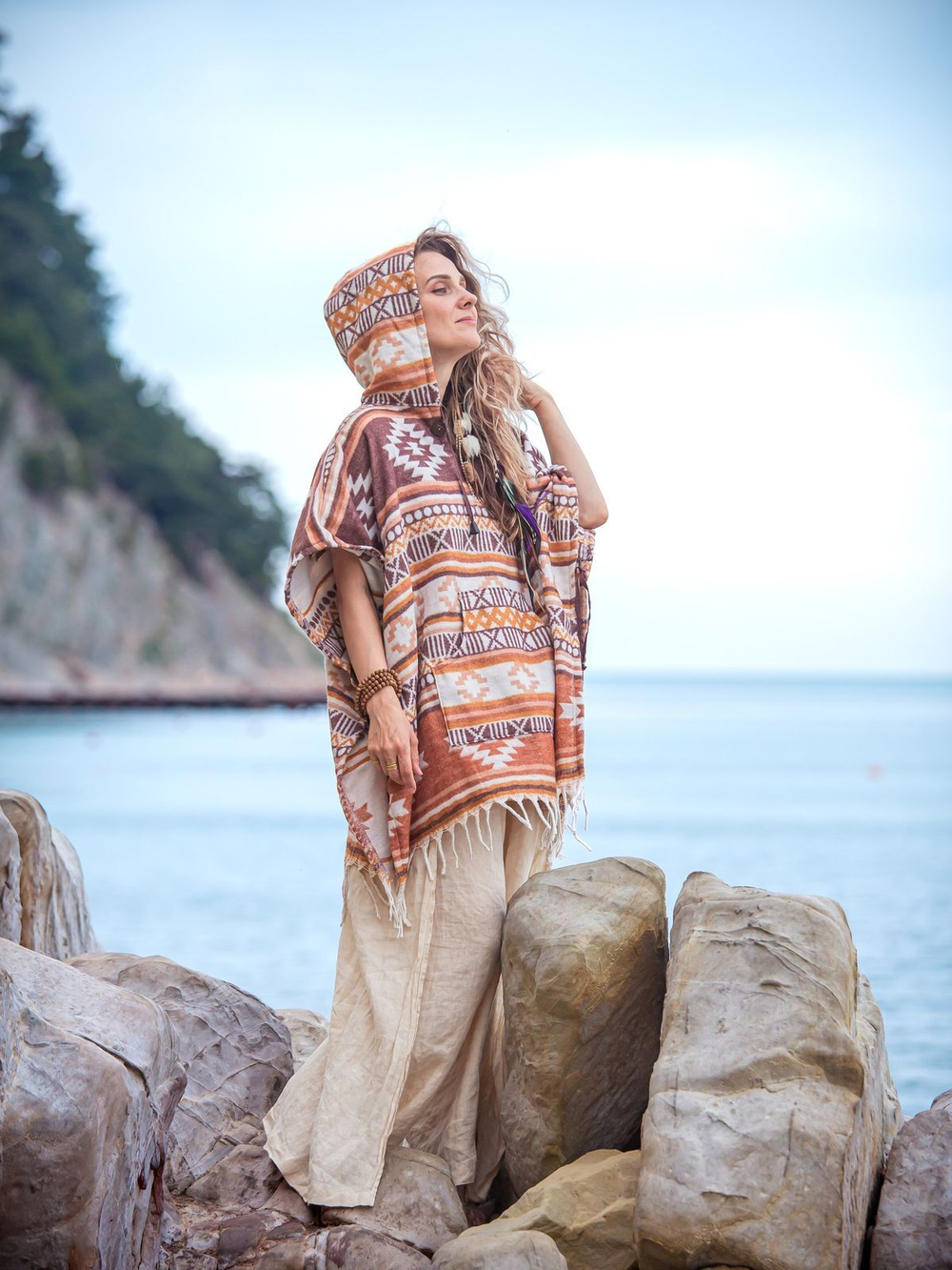 Пончо шерстяное с орнаментом